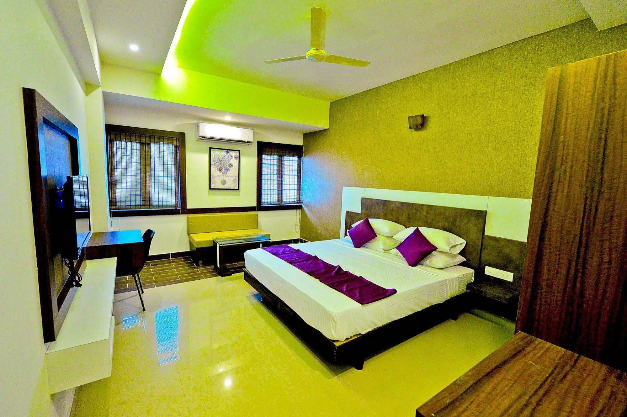 Qik Stay @ S.K. Continental Mysore Exterior photo
